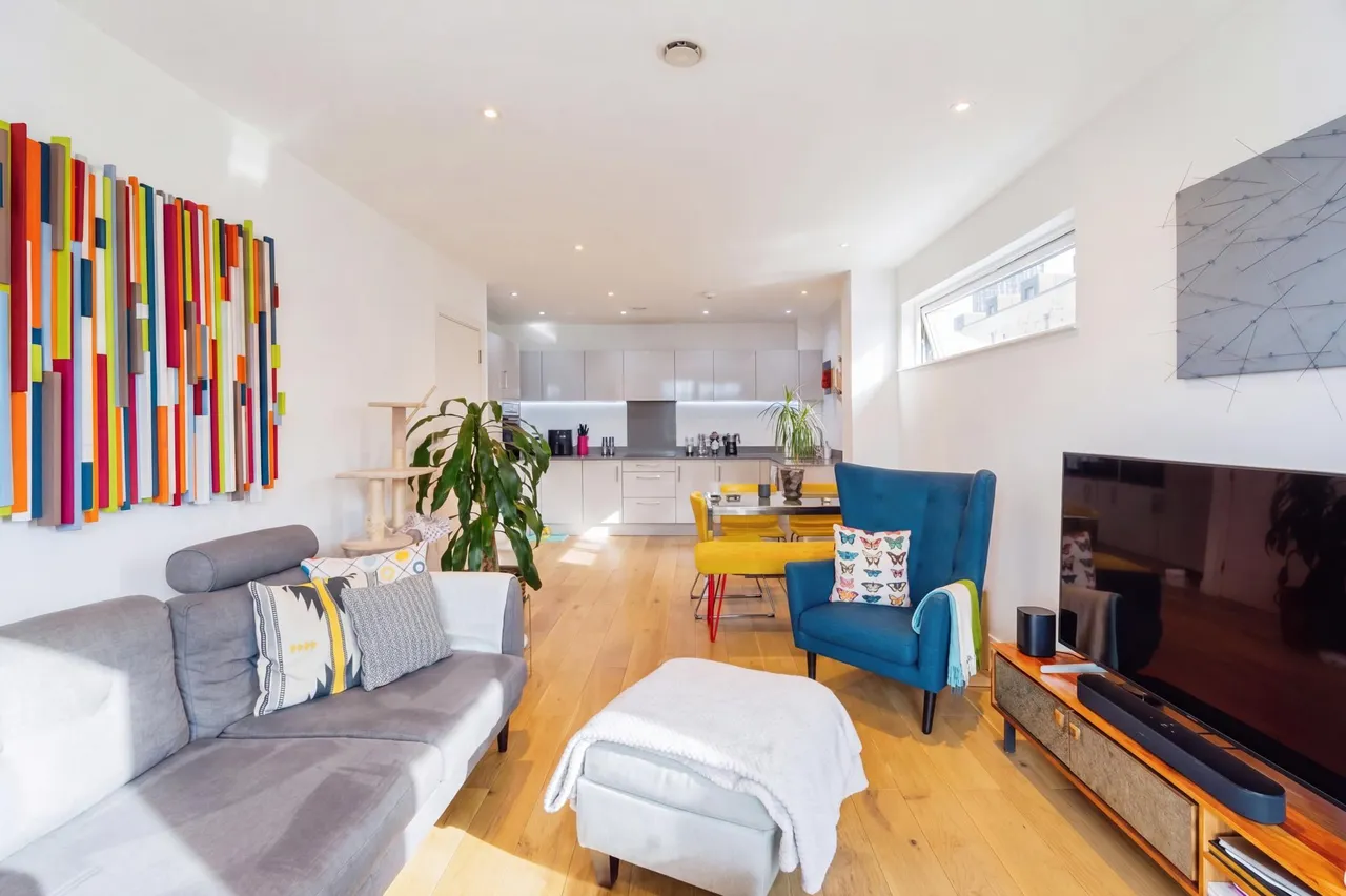 Leyton Road, London, E15, photo 3