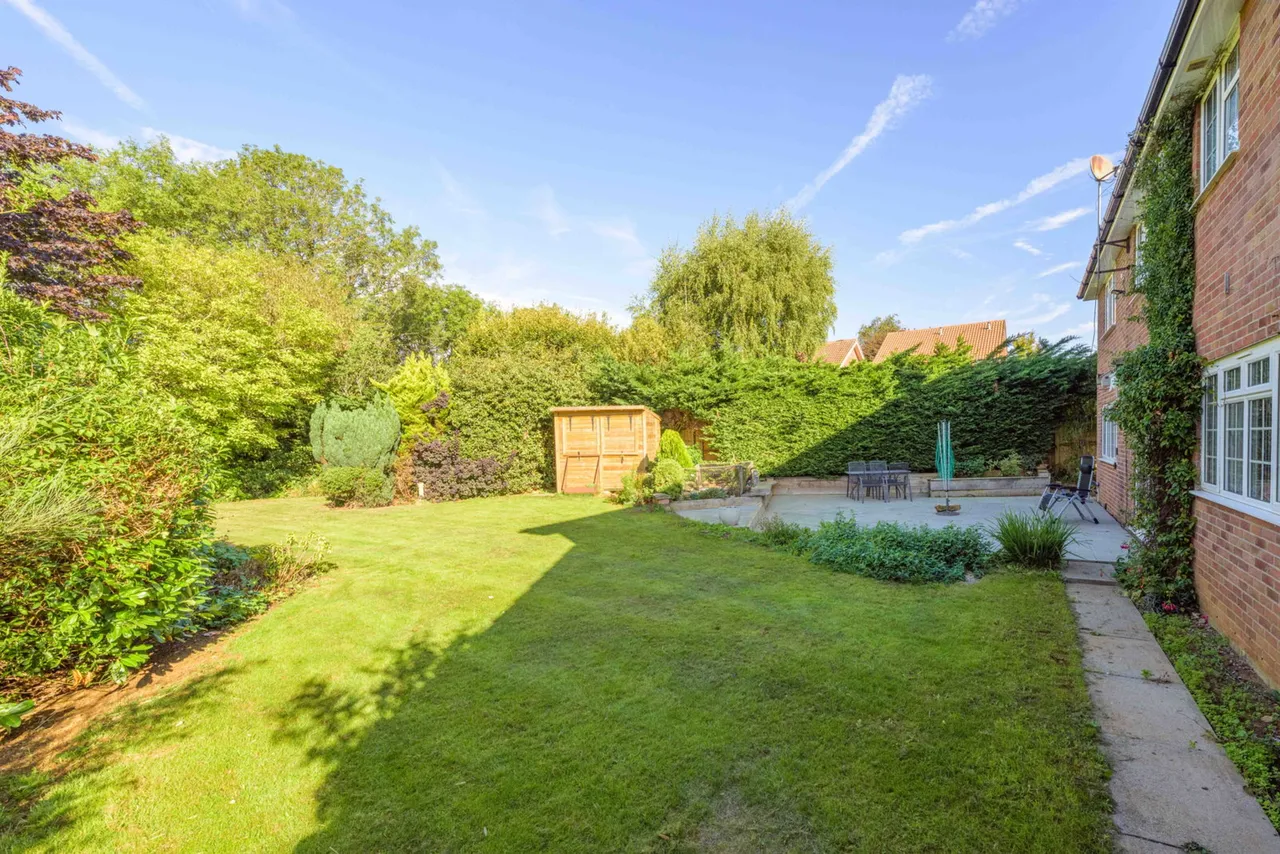 Wells Close on Barrowby Gate in Grantham, photo 31