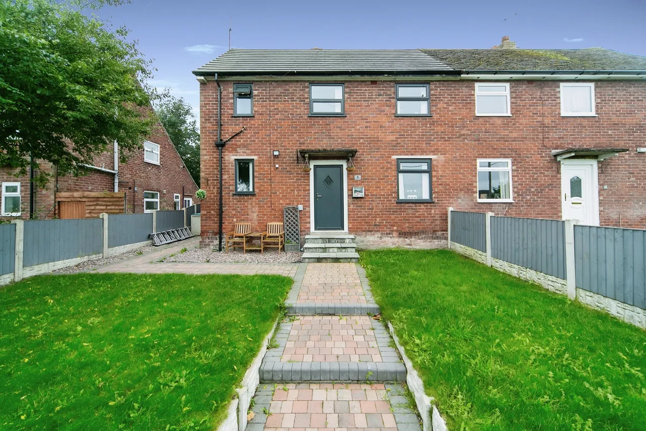 3 bed house for sale, School Lane, Mickle Trafford, CH2