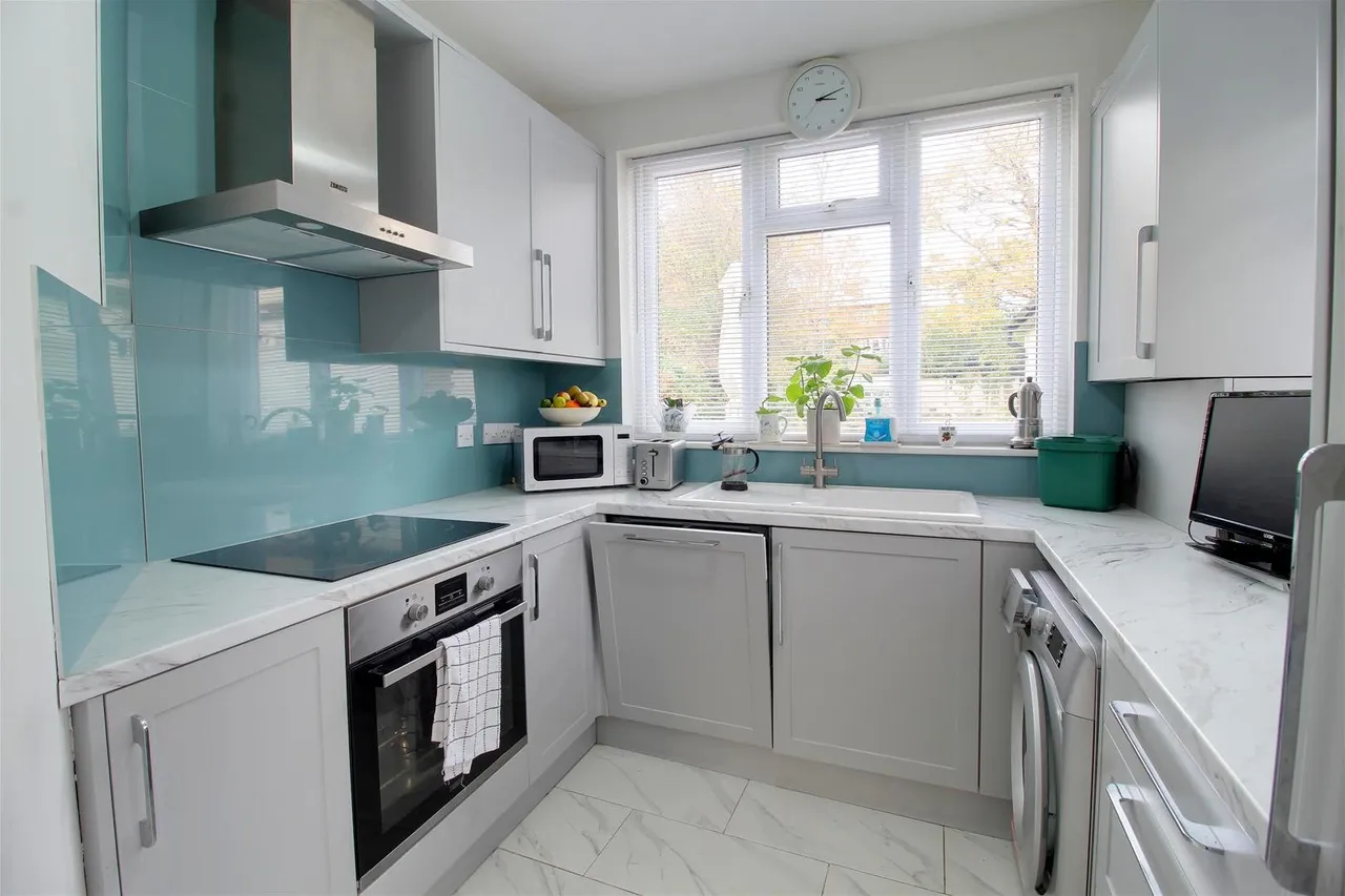 Elmroyd Avenue, Potters Bar EN6 2EF, photo 5