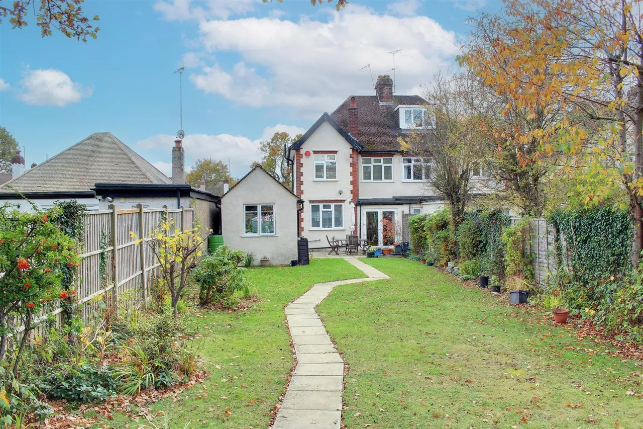 Elmroyd Avenue, Potters Bar EN6 2EF, photo 9