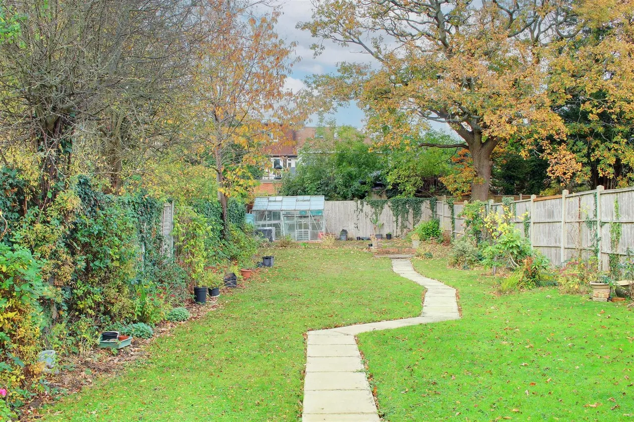 Elmroyd Avenue, Potters Bar EN6 2EF, photo 10