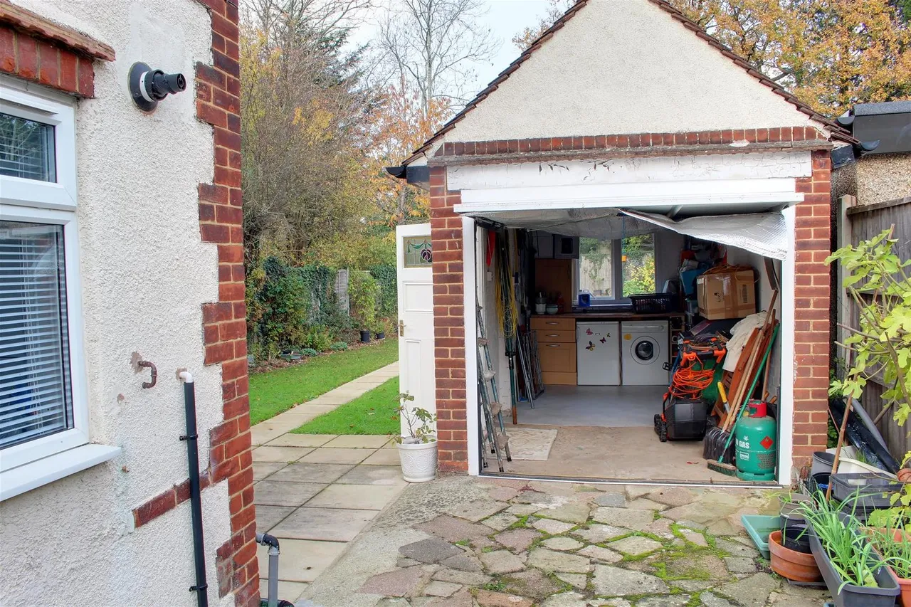 Elmroyd Avenue, Potters Bar EN6 2EF, photo 18