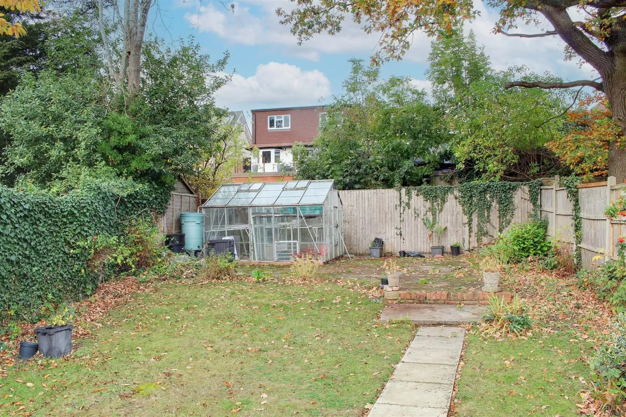 Elmroyd Avenue, Potters Bar EN6 2EF, photo 19