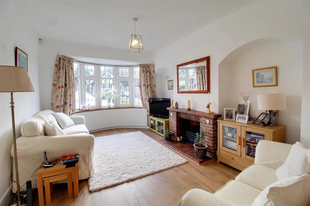 Elmroyd Avenue, Potters Bar EN6 2EF, photo 2