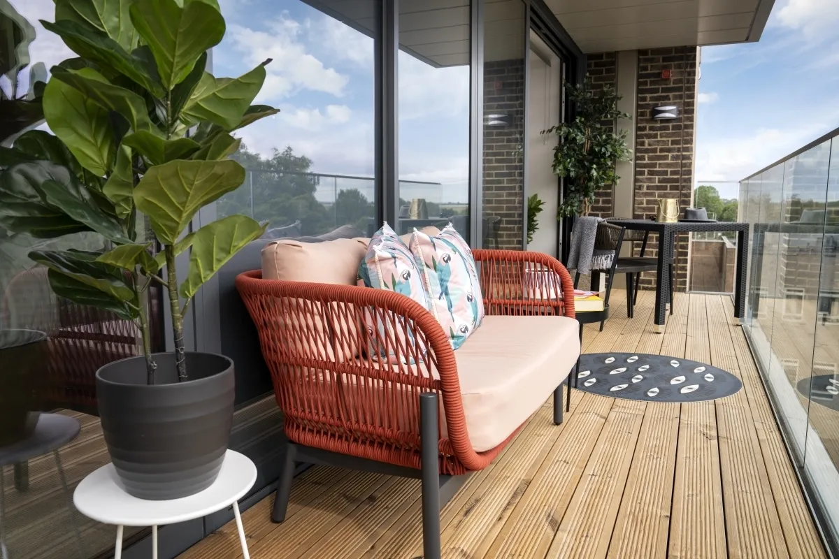 Fairfield Avenue, Sta, TW18, photo 6