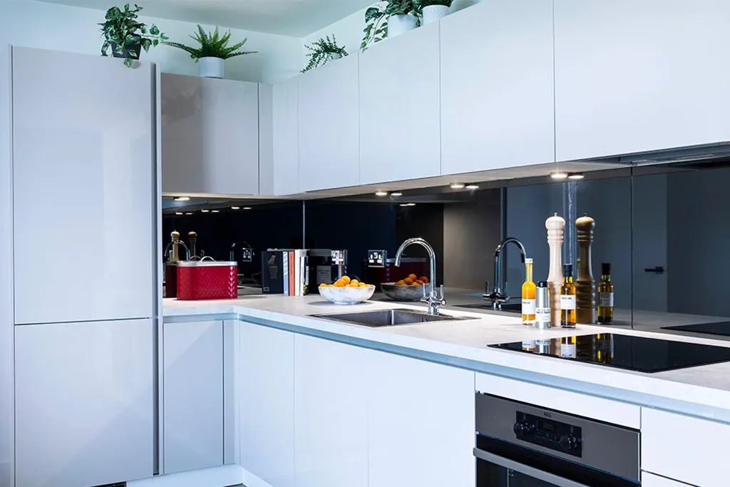 Fairfield Avenue, Sta, TW18, photo 2
