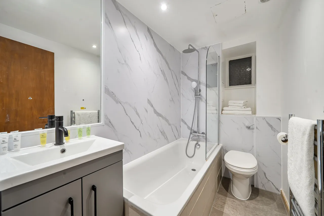 Flat G09, 2 Roland Gardens, London, photo 5