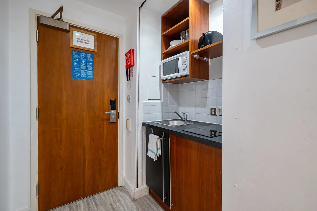 Flat G09, 2 Roland Gardens, London, photo 8