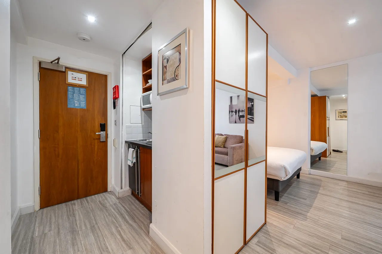 Flat G09, 2 Roland Gardens, London, photo 7