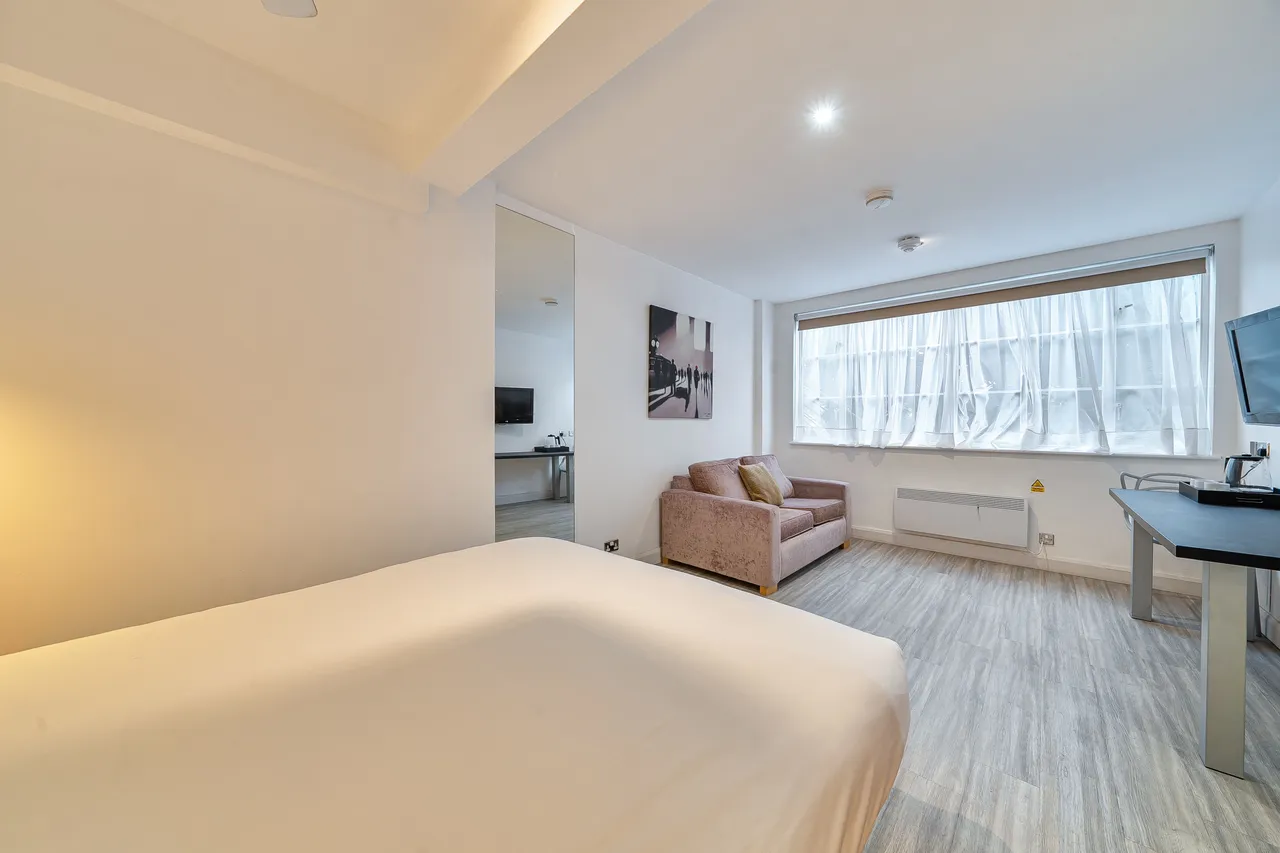 Flat G09, 2 Roland Gardens, London, photo 11