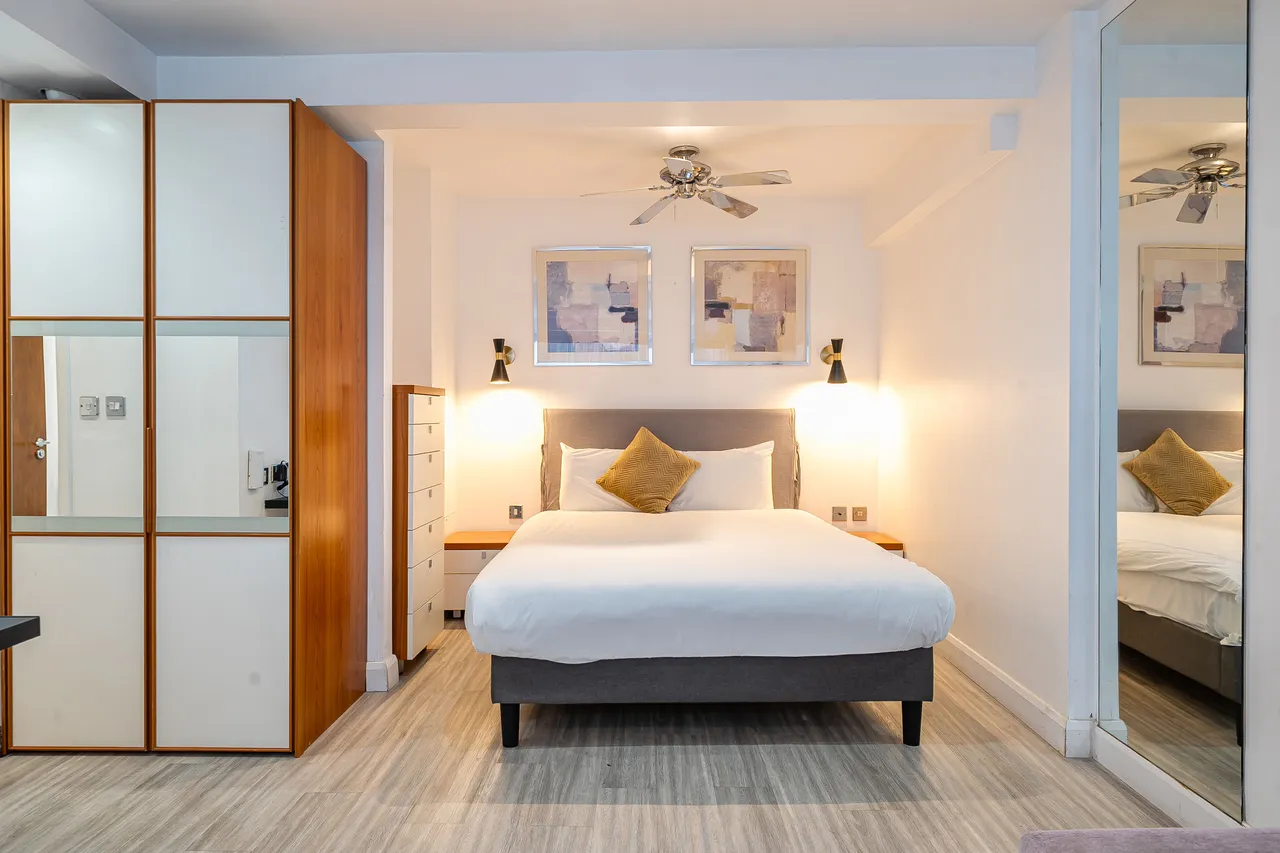 Flat G09, 2 Roland Gardens, London, photo 10