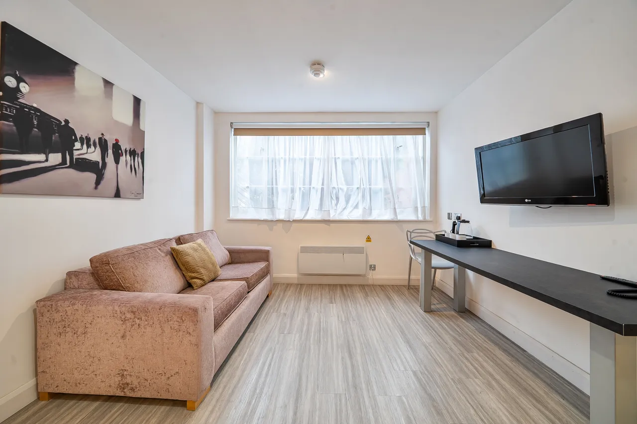 Flat G09, 2 Roland Gardens, London, photo 2