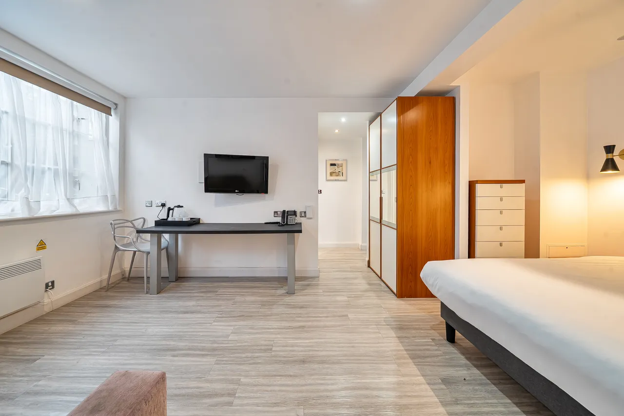 Flat G09, 2 Roland Gardens, London, photo 6