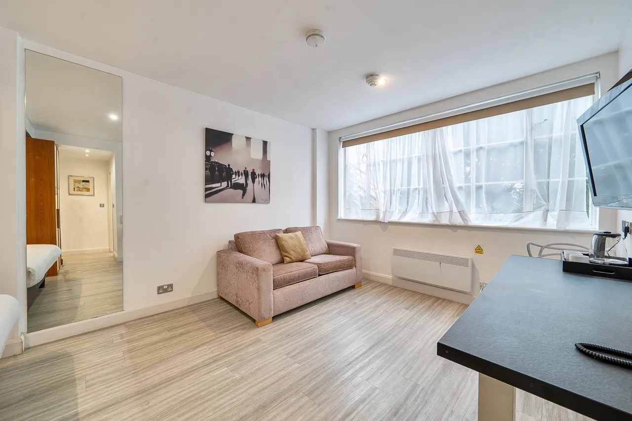 Flat G09, 2 Roland Gardens, London, photo 9