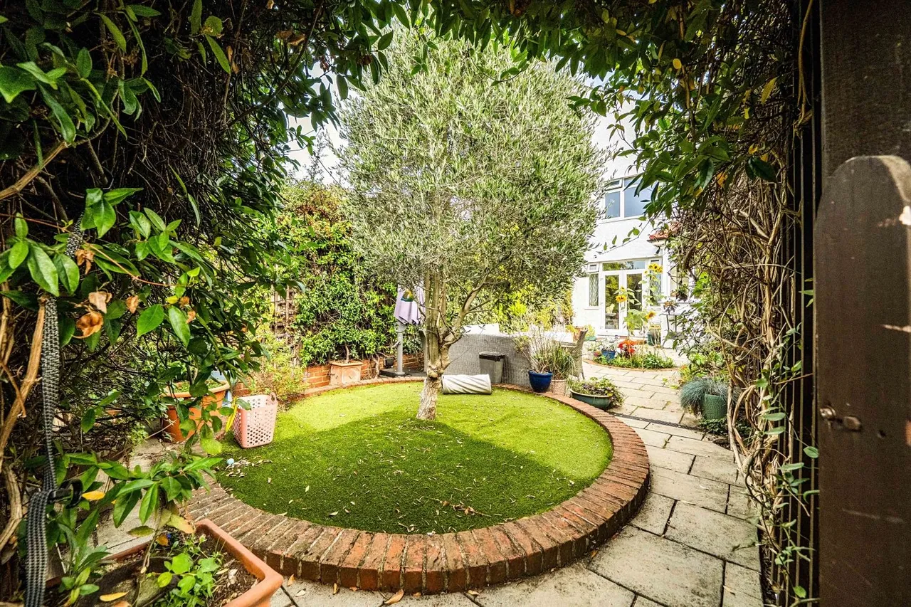 Kingston Road, Epsom, KT19, photo 14