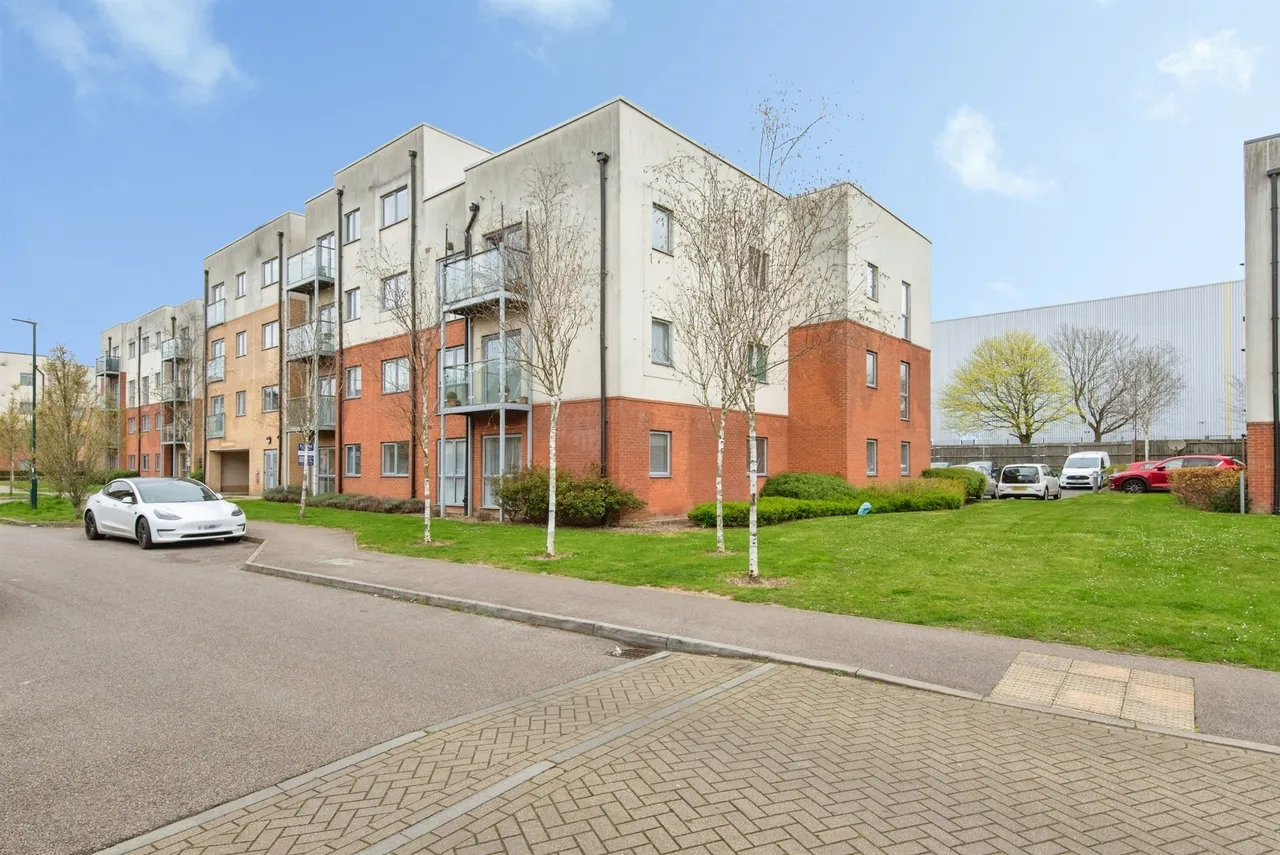 2 bed flat for sale, Admiral Drive, Stevenage, SG1