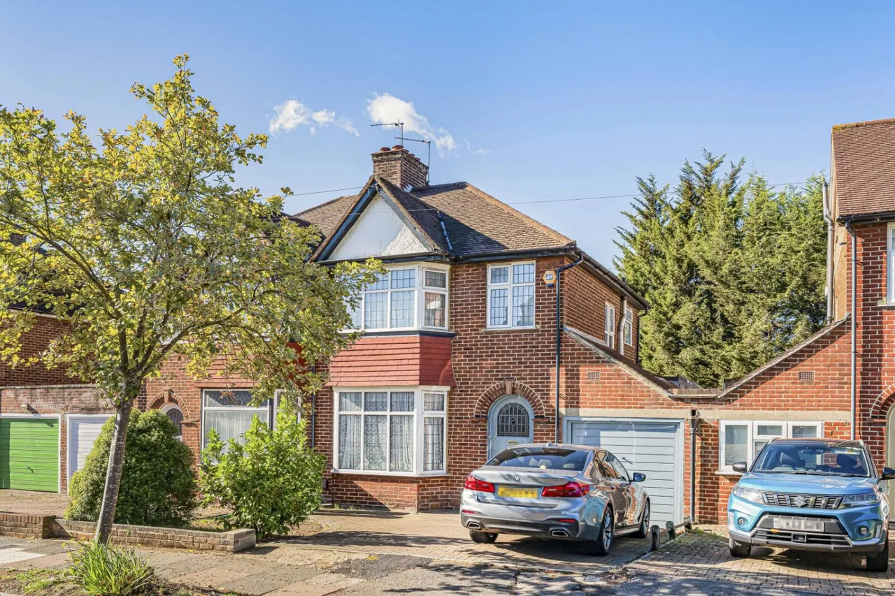 3 bed house for sale, Gyles Park, Stanmore, HA7
