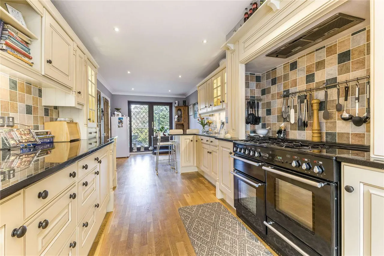 The Rushes, Maidenhead, Berkshire, SL6 1UW, photo 8