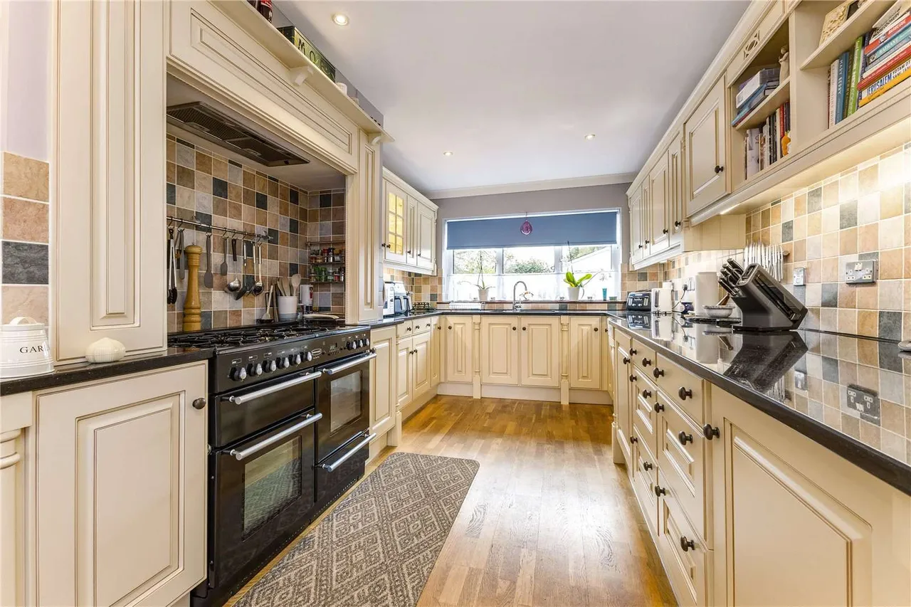 The Rushes, Maidenhead, Berkshire, SL6 1UW, photo 7