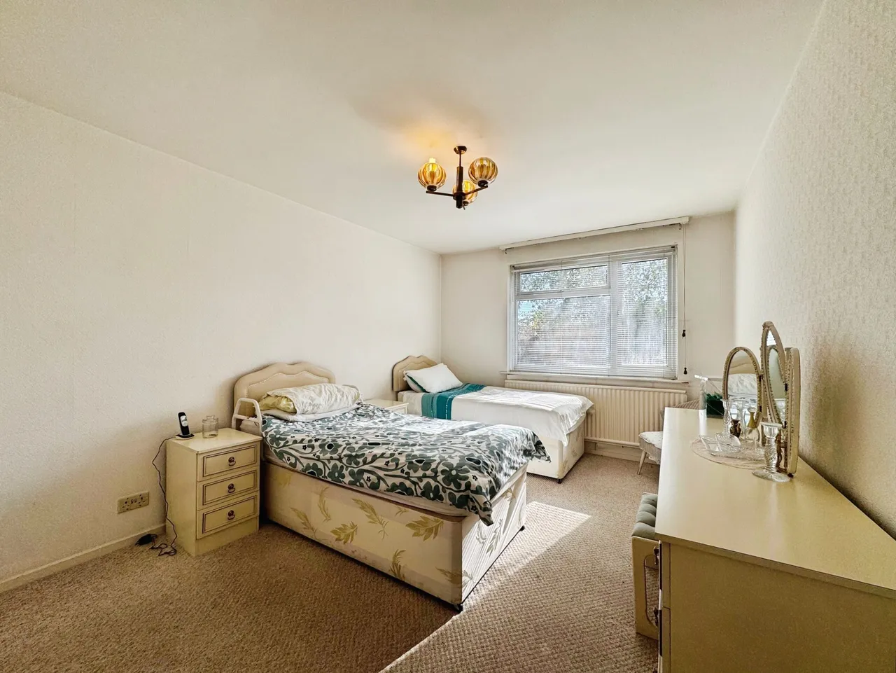 Stratton Close, Edgware, HA8, photo 3