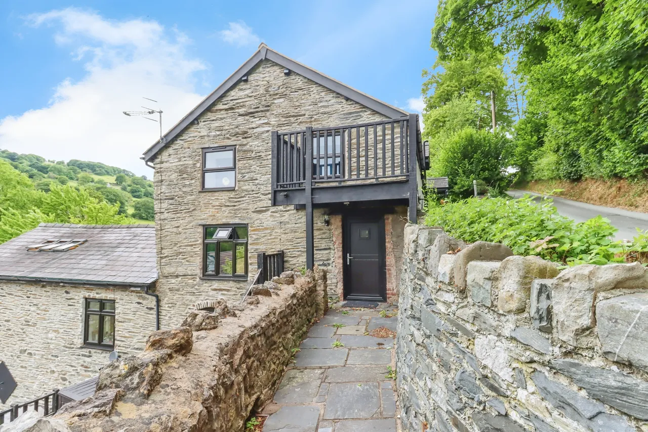2 bed flat for sale — Dolywern, Llangollen