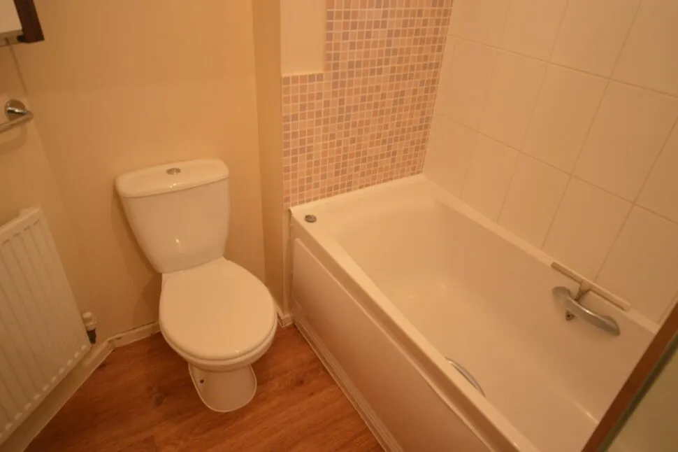 Gardiner Road, Marnel Park, Hampshire, RG24, photo 9