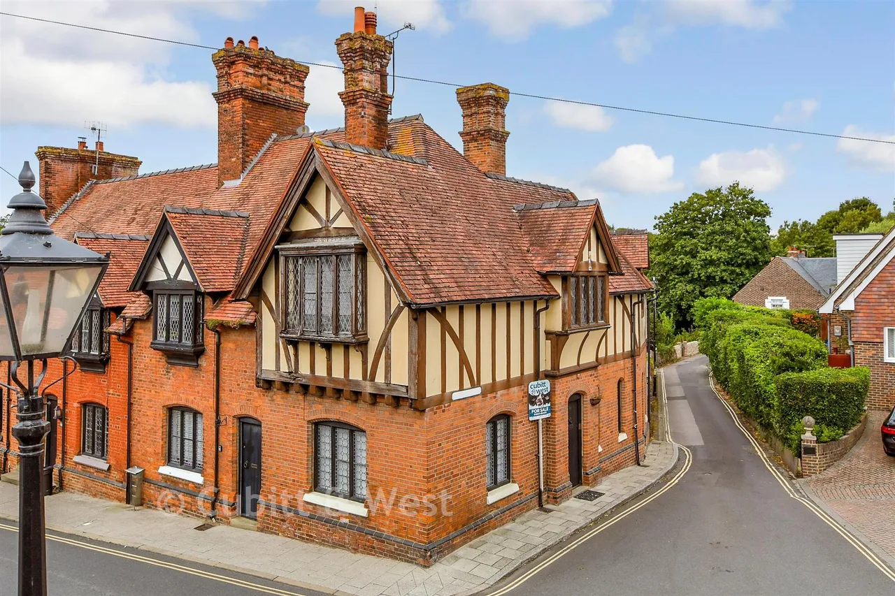 2 bed house for sale, Maltravers Street, Arundel, BN18