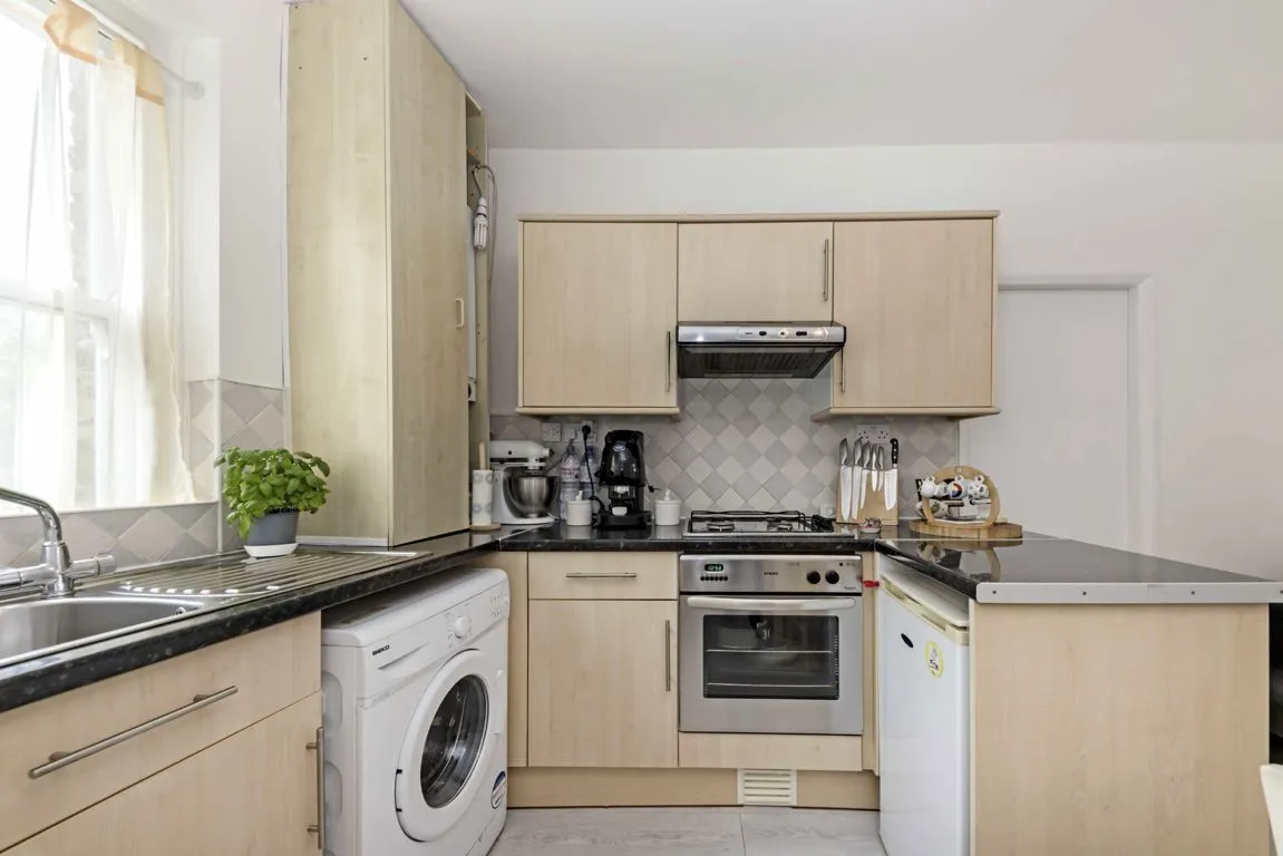 Chiswick Road, W4, photo 4