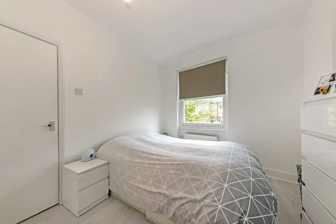 Chiswick Road, W4, photo 5