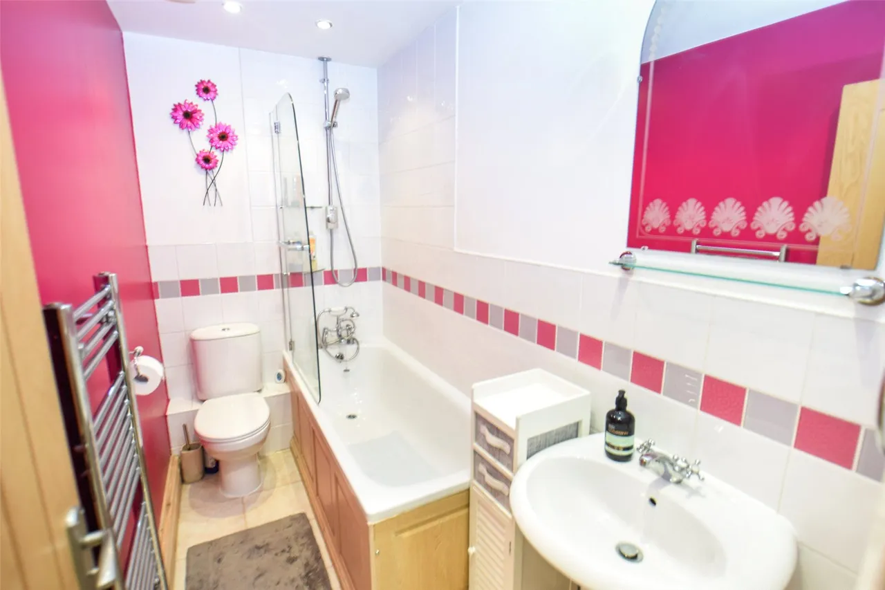 Sandy Lane, Farnborough, Hampshire, GU14 9LA, photo 14