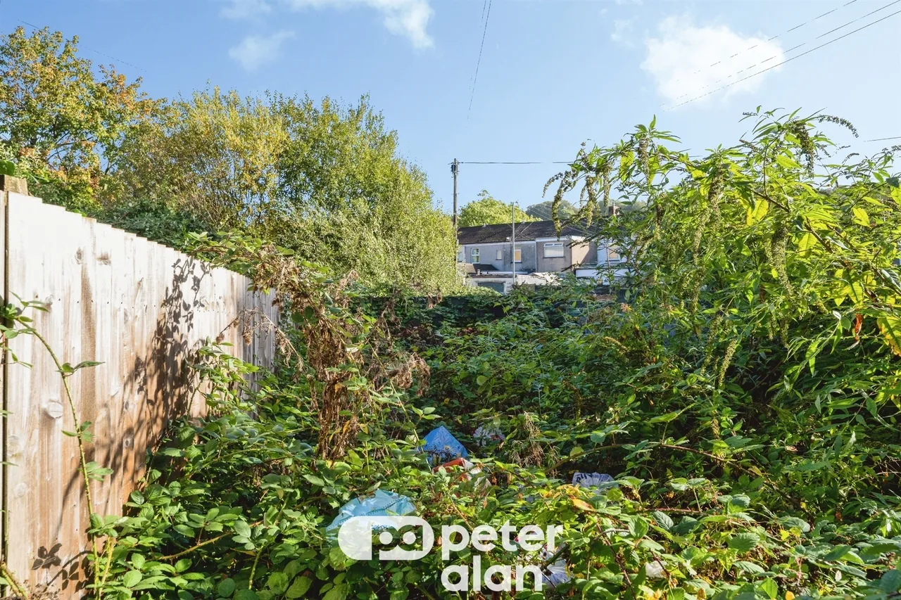 Farm Road, Neath, SA11, photo 13