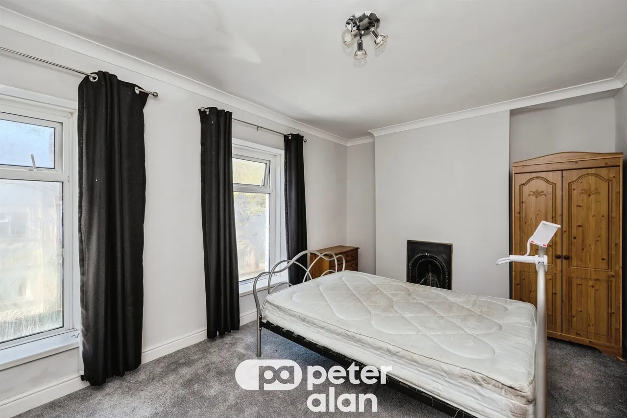 Farm Road, Neath, SA11, photo 4