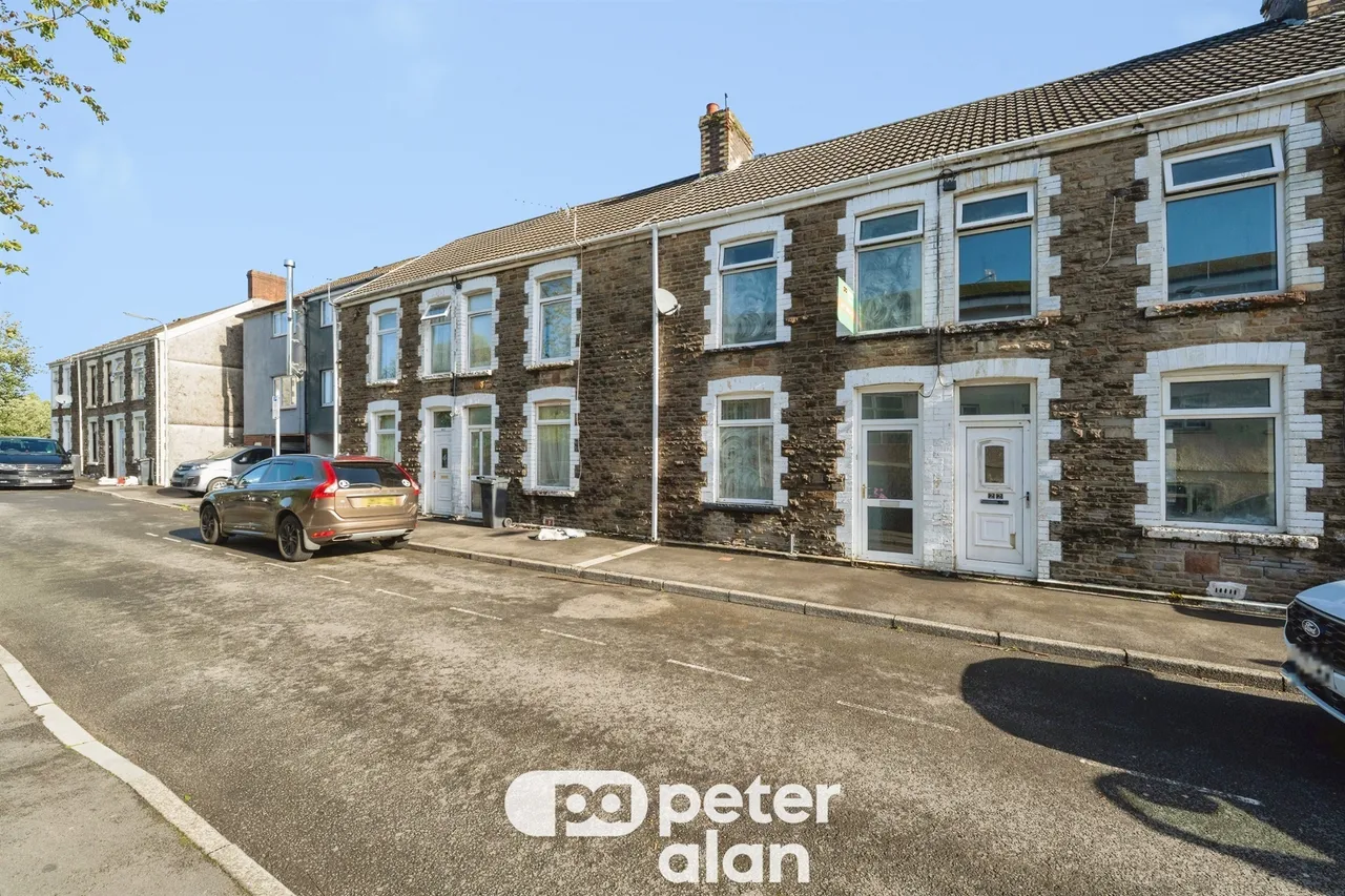 Farm Road, Neath, SA11, photo 12
