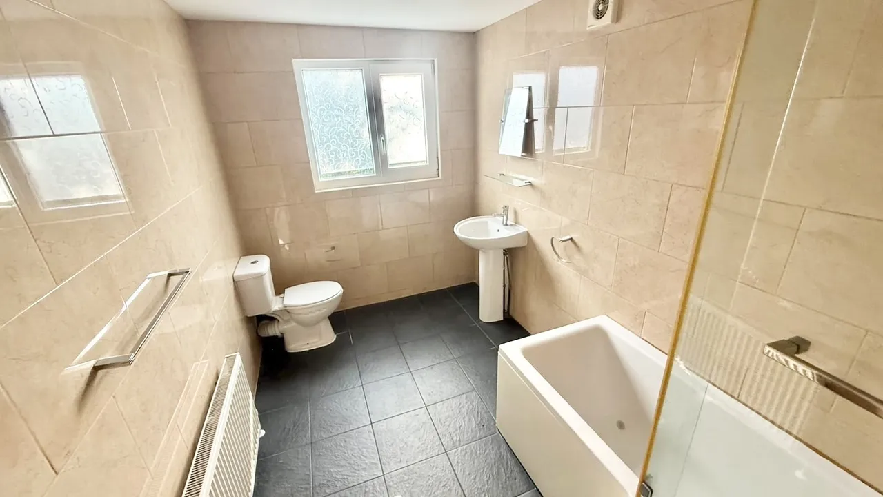 Heeley Road, B29, photo 8