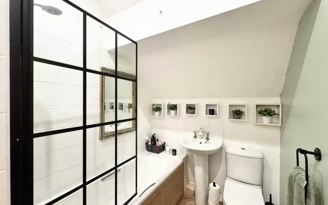 Cowley Court, Cowley Hill Lane, St He..., photo 10