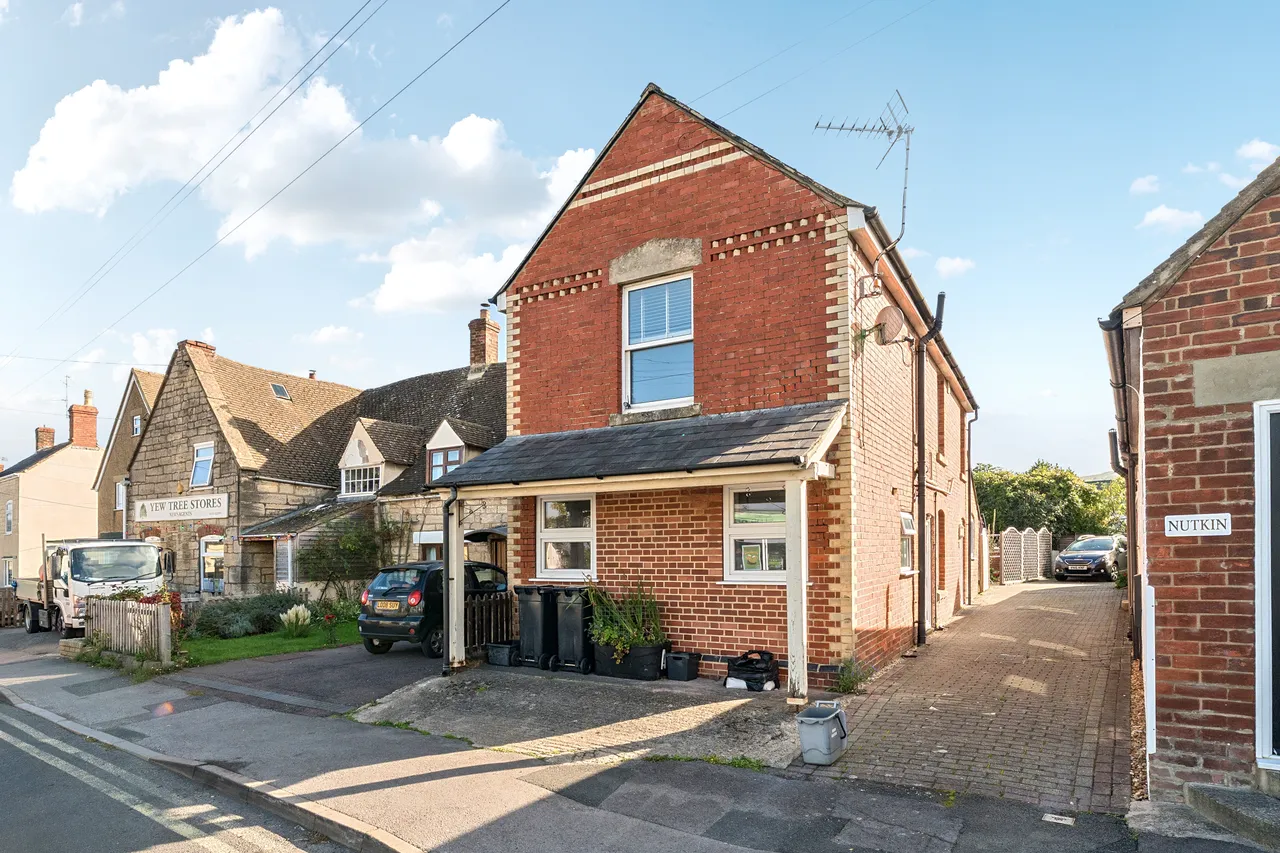 2 bed flat for sale — High Street, Kings Stanley, GL10