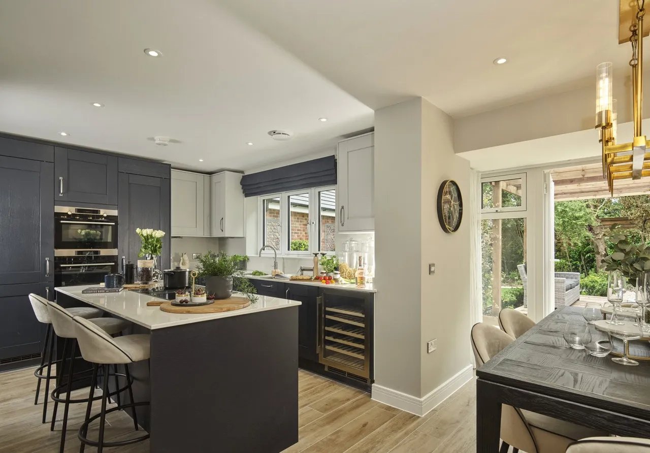 King George's Vale, Coronation Avenue, Cuffley, Hertfordshire, EN6 4FH, photo 7