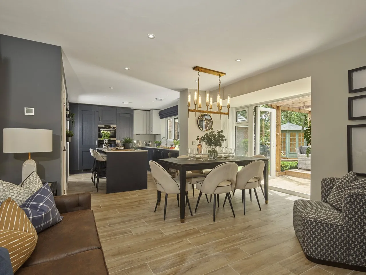 King George's Vale, Coronation Avenue, Cuffley, Hertfordshire, EN6 4FH, photo 3