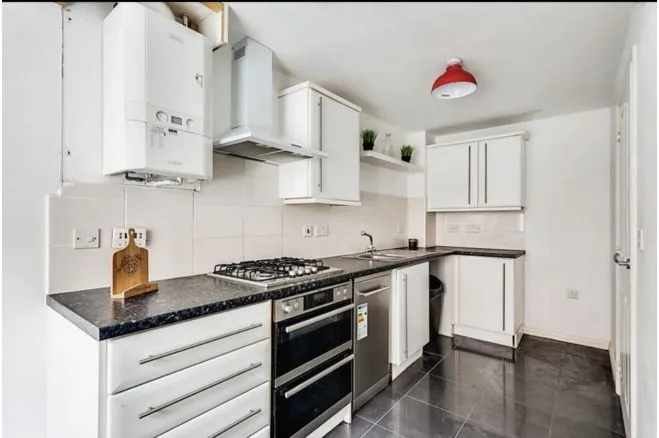Dydale Road, Taw Hill, SN25, photo 4