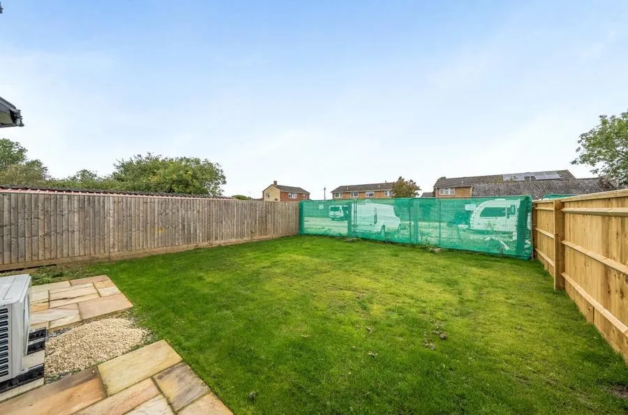 Milestone Road, Carterton, OX18, photo 2