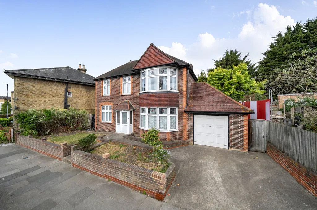 4 bed property for sale — Southend Crescent, 66 Southend Crescent London Greater London London, London, Greater London, SE92SB