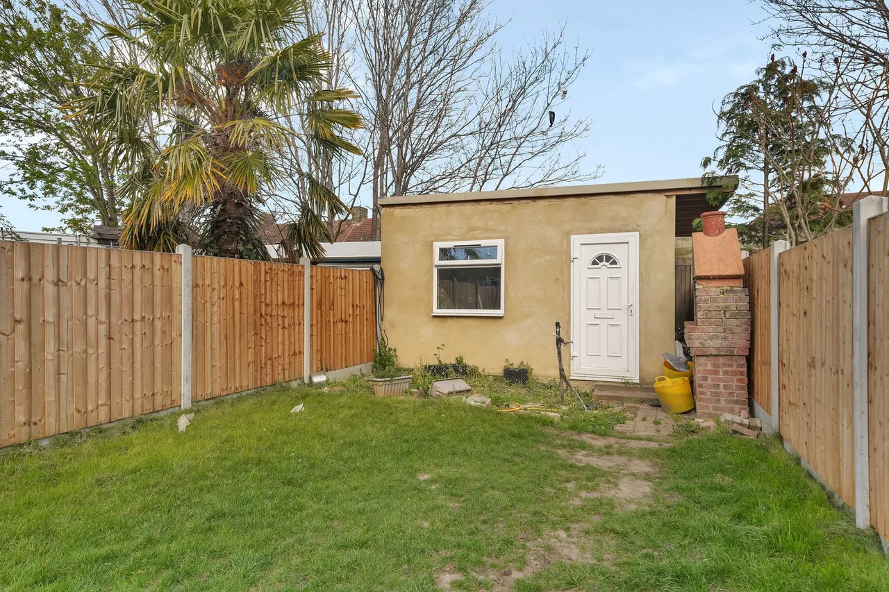 24 Chaplin Rd, Dagenham, RM9 6EL, photo 8
