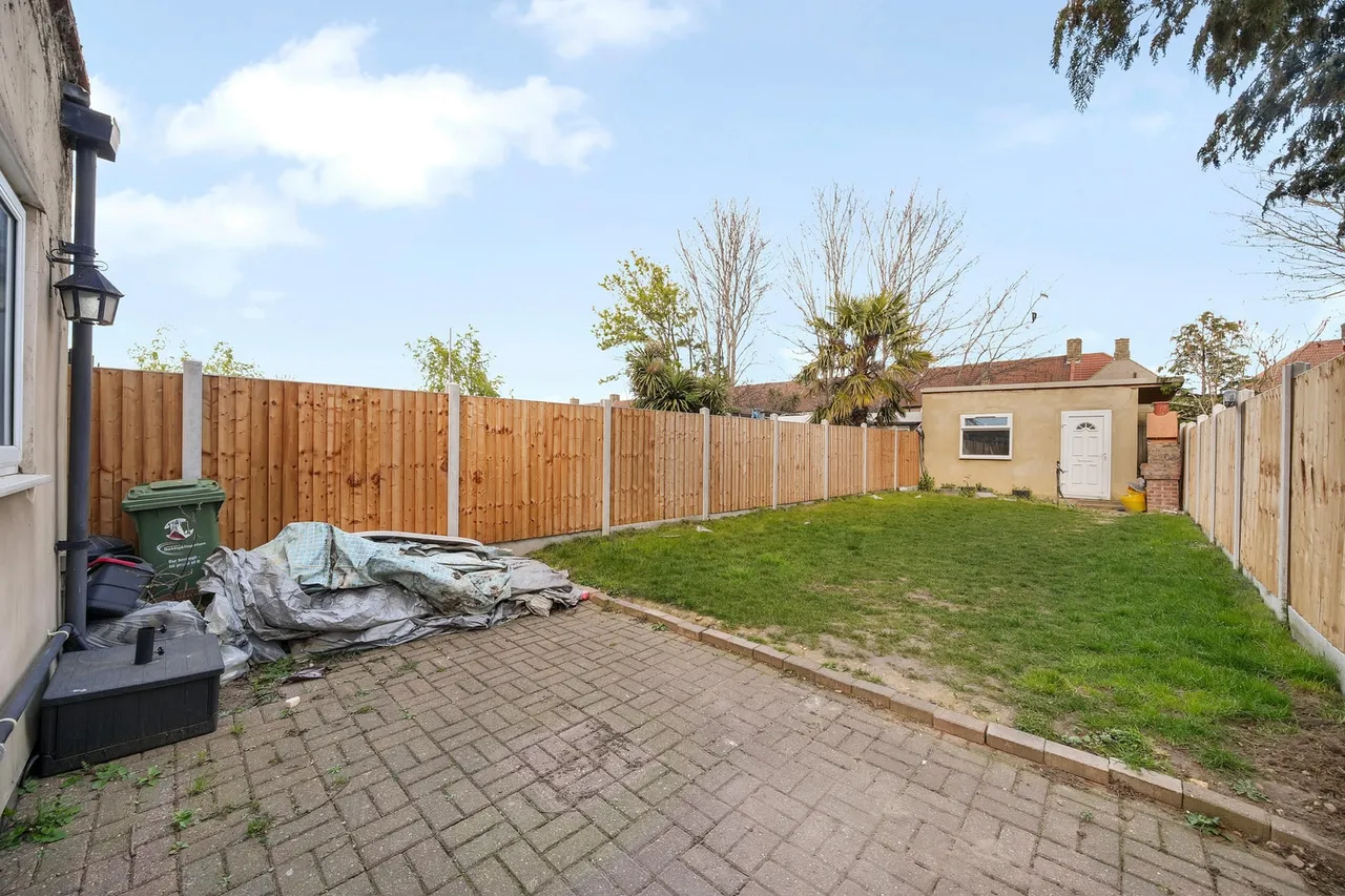 24 Chaplin Rd, Dagenham, RM9 6EL, photo 7