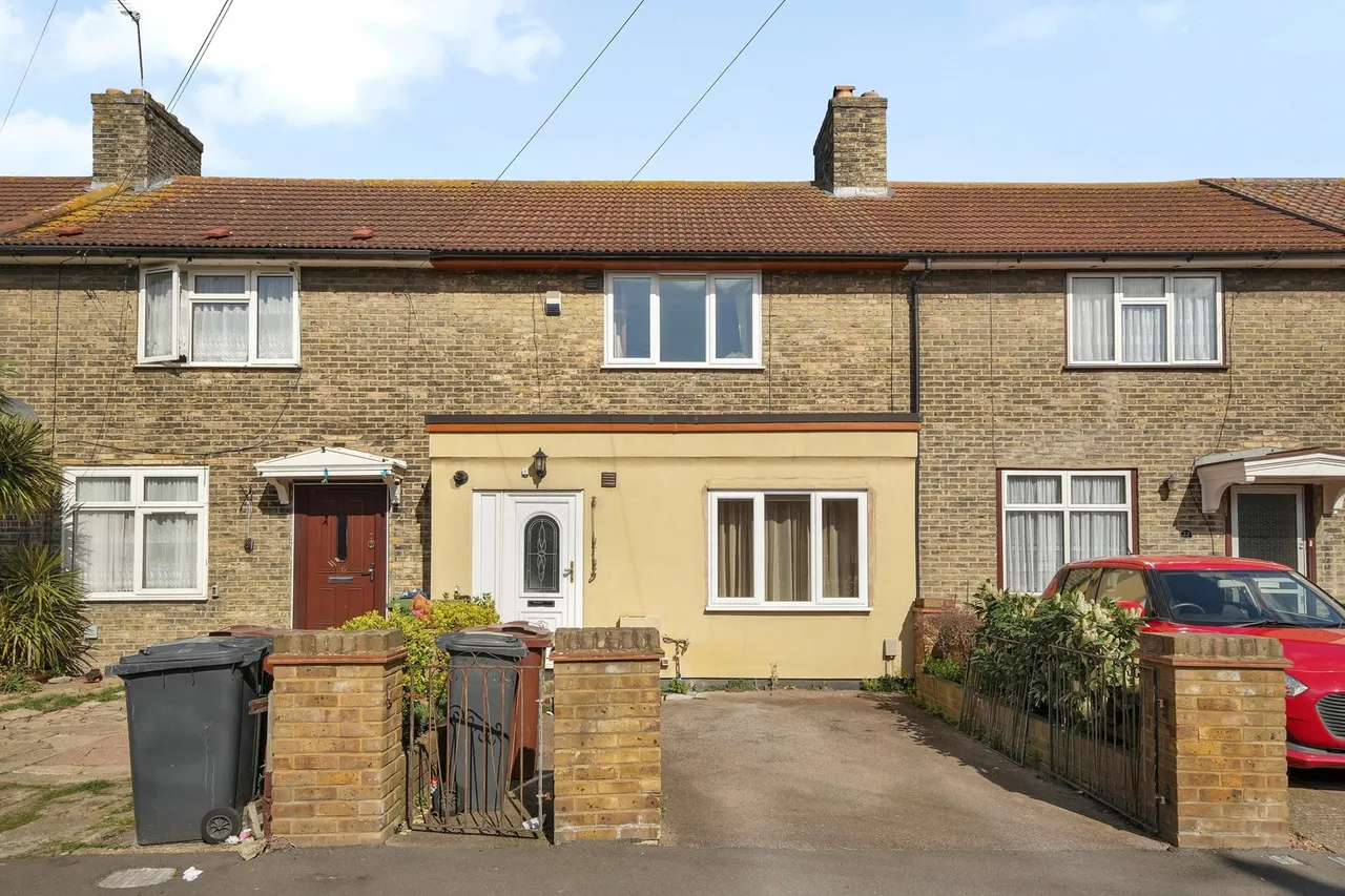 3 bed house for sale — 24 Chaplin Rd, Dagenham, RM9 6EL
