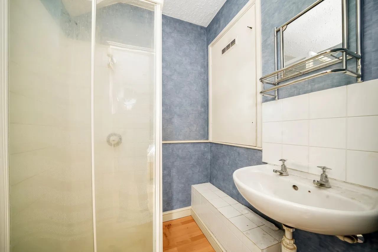 24 Chaplin Rd, Dagenham, RM9 6EL, photo 6