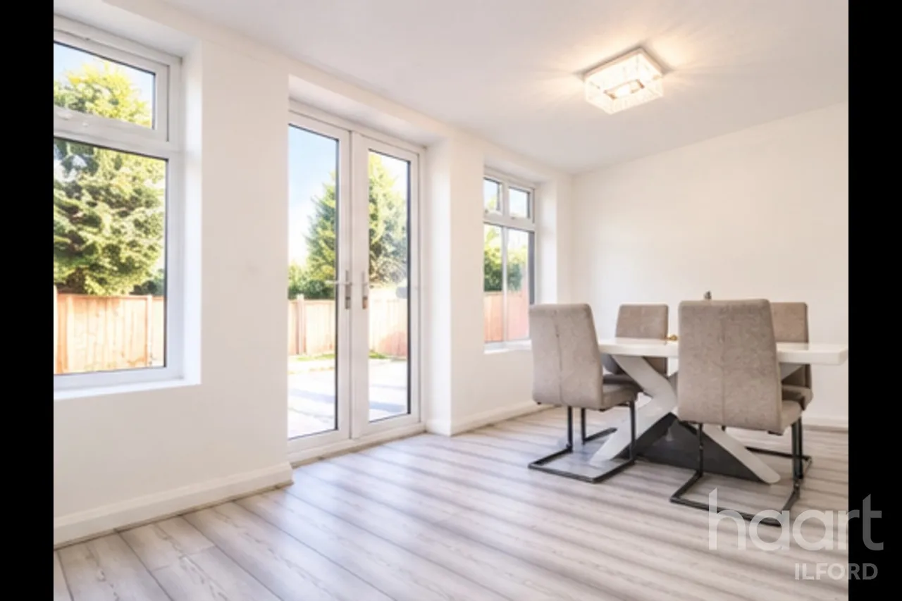 Shaw Avenue, IG11, photo 10