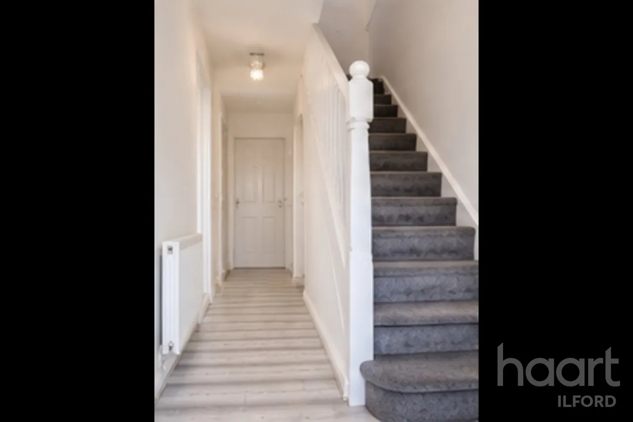 Shaw Avenue, IG11, photo 2