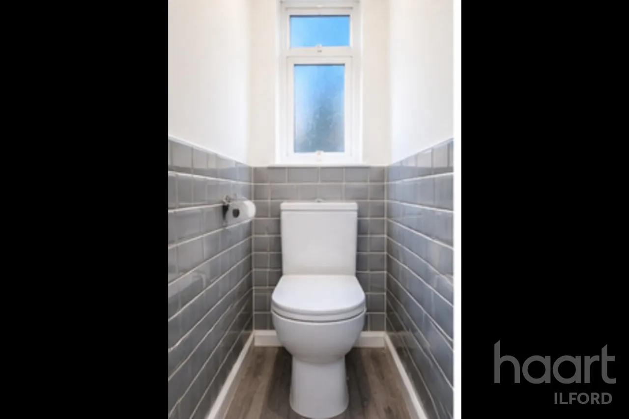 Shaw Avenue, IG11, photo 9