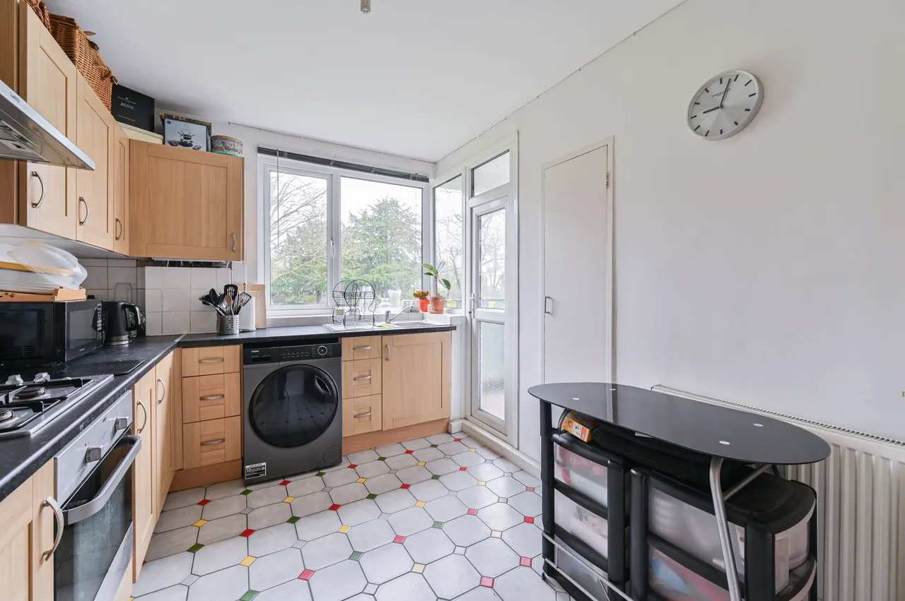 31 Scrutton Close, London, photo 6